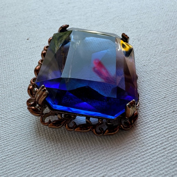 Vintage Sapphire Blue Faceted Glass Brooch - Picture 3 of 14